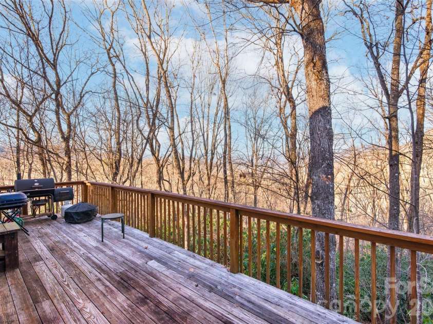 194 Ridgeview Drive, Whittier, NC 28789.  MLS# CAR4326824, YatesRealty ID 2209. 