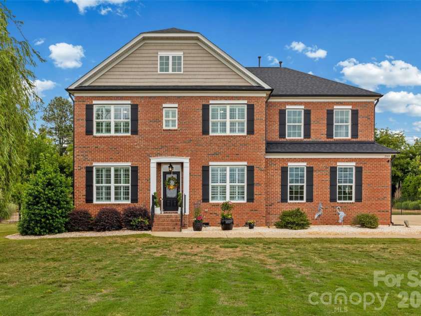 2105 Belle Regal Circle, Rock Hill, SC 29732.  MLS# CAR4377337, YatesRealty ID 22090. 