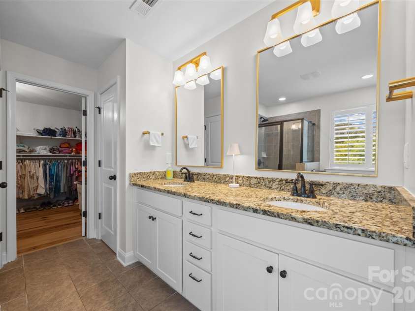 2105 Belle Regal Circle, Rock Hill, SC 29732.  MLS# CAR4377337, YatesRealty ID 22090. Master Bathroom
