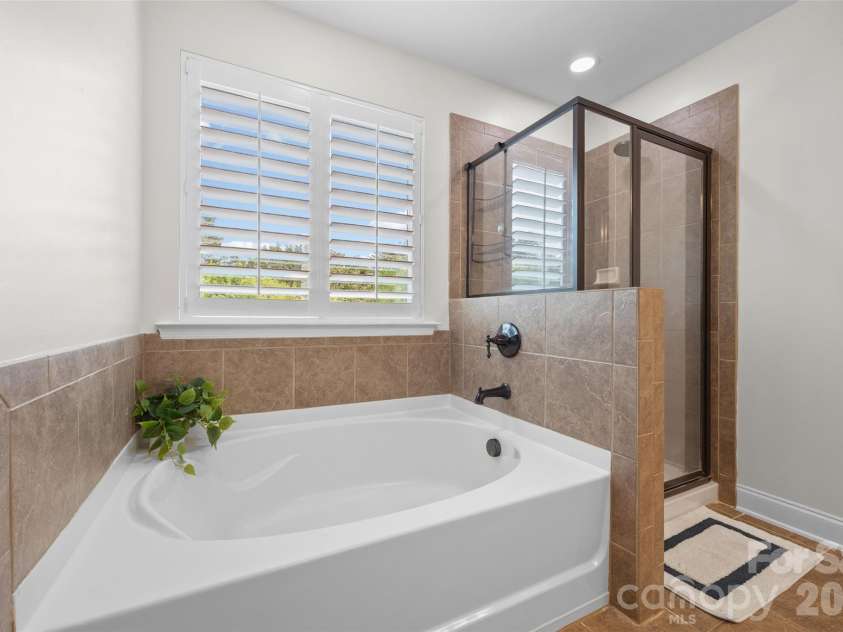 2105 Belle Regal Circle, Rock Hill, SC 29732.  MLS# CAR4377337, YatesRealty ID 22090. Master Bathroom