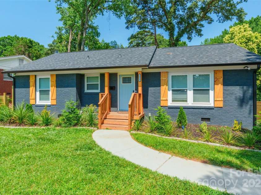 2116 Eastway Drive, Charlotte, NC 28205.  MLS# CAR4268716, YatesRealty ID 22090. 
