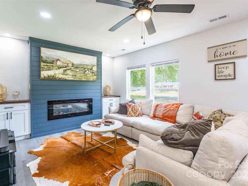 2116 Eastway Drive, Charlotte, NC 28205.  MLS# CAR4268716, YatesRealty ID 22090. 