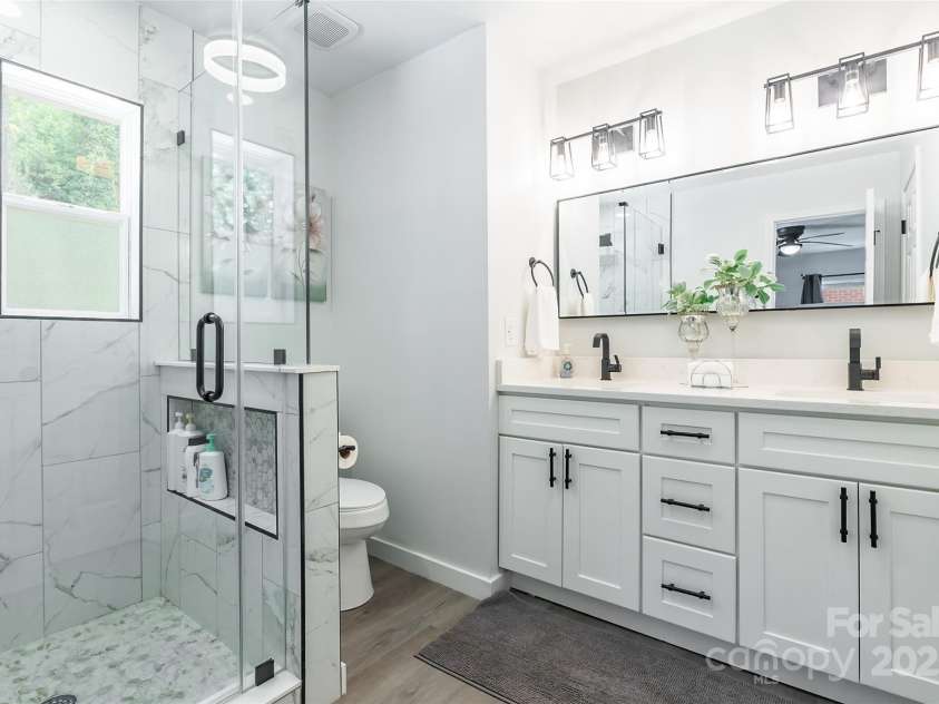 2116 Eastway Drive, Charlotte, NC 28205.  MLS# CAR4268716, YatesRealty ID 22090. 