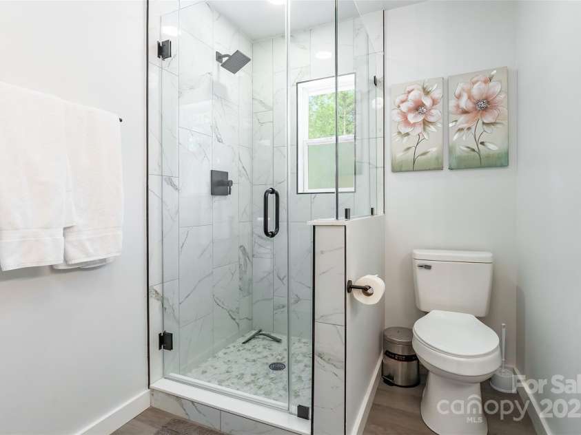 2116 Eastway Drive, Charlotte, NC 28205.  MLS# CAR4268716, YatesRealty ID 22090. 