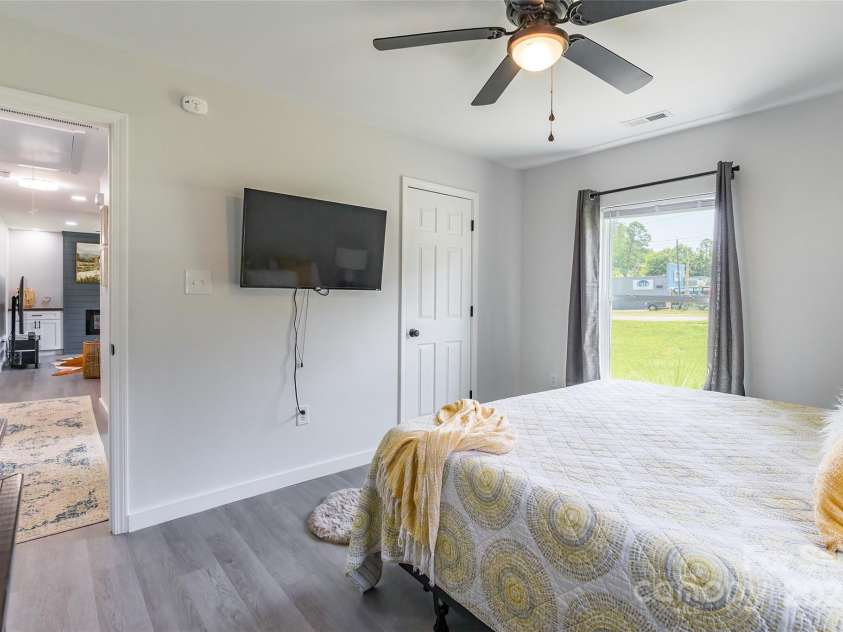 2116 Eastway Drive, Charlotte, NC 28205.  MLS# CAR4268716, YatesRealty ID 22090. 