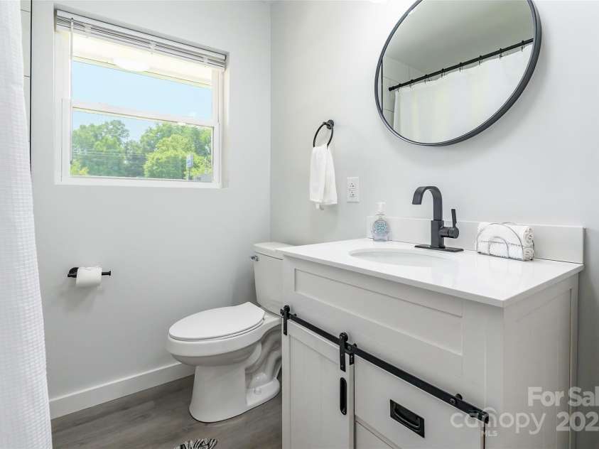 2116 Eastway Drive, Charlotte, NC 28205.  MLS# CAR4268716, YatesRealty ID 22090. 