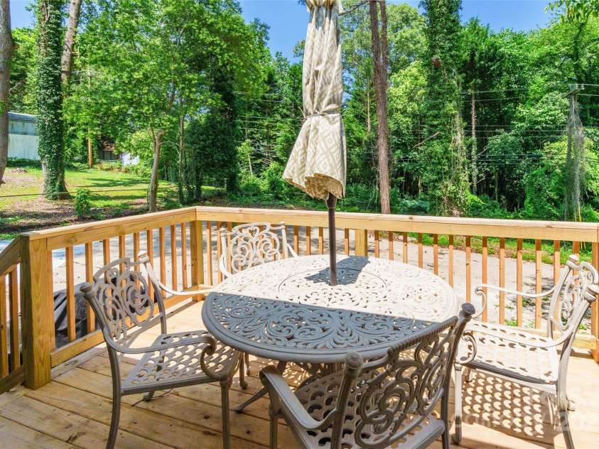 2116 Eastway Drive, Charlotte, NC 28205.  MLS# CAR4268716, YatesRealty ID 22090. 