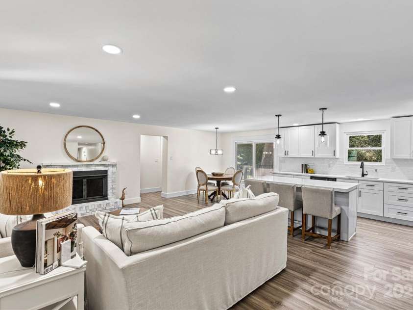 139 Elysian Drive, Mooresville, NC 28117.  MLS# CAR4256818, YatesRealty ID 22091. Entrance View of Home