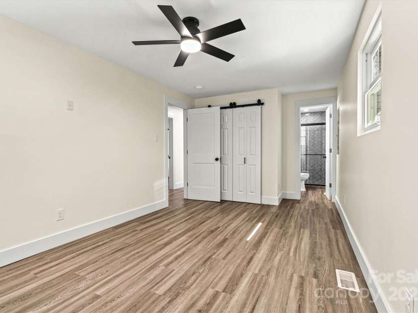 139 Elysian Drive, Mooresville, NC 28117.  MLS# CAR4256818, YatesRealty ID 22091. Main Level Primary