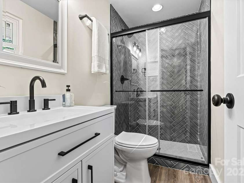 139 Elysian Drive, Mooresville, NC 28117.  MLS# CAR4256818, YatesRealty ID 22091. Primary Bath Main Level