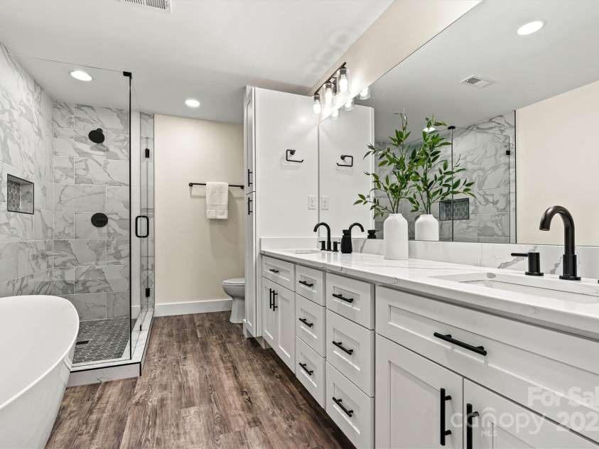 139 Elysian Drive, Mooresville, NC 28117.  MLS# CAR4256818, YatesRealty ID 22091. Primary Bath Upper Level