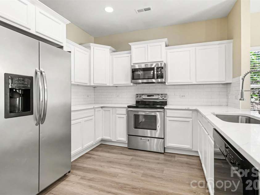 2805 Devon Street, Charlotte, NC 28213.  MLS# CAR4381243, YatesRealty ID 22092. 