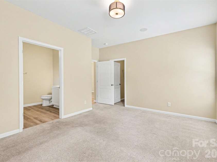 2805 Devon Street, Charlotte, NC 28213.  MLS# CAR4381243, YatesRealty ID 22092. 