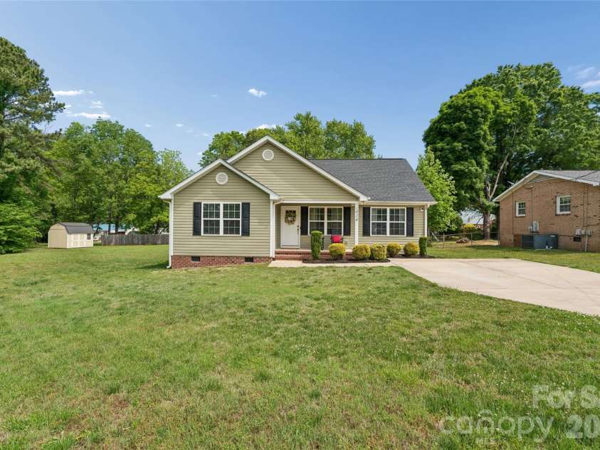 414 Cove Lane, China Grove, NC 28023.  MLS# CAR4377440, YatesRealty ID 22094. 