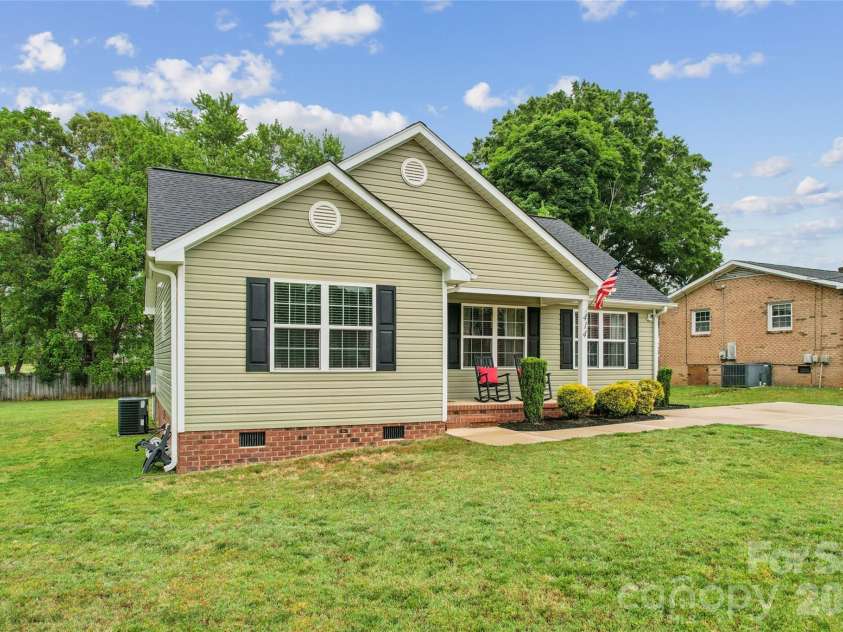 414 Cove Lane, China Grove, NC 28023.  MLS# CAR4377440, YatesRealty ID 22094. 