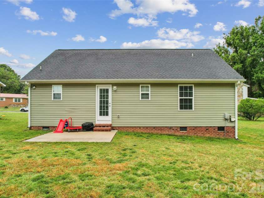414 Cove Lane, China Grove, NC 28023.  MLS# CAR4377440, YatesRealty ID 22094. Back patio