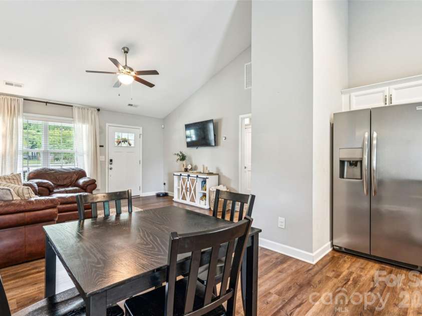414 Cove Lane, China Grove, NC 28023.  MLS# CAR4377440, YatesRealty ID 22094. Dining/kitchen