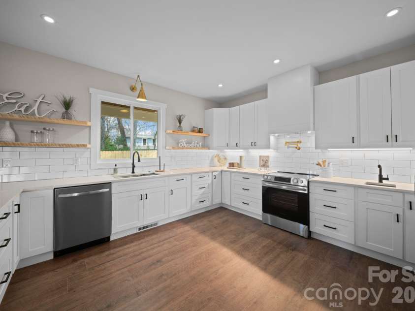 75 Scott Meadows Drive, Asheville, NC 28806.  MLS# CAR4357737, YatesRealty ID 22095. 