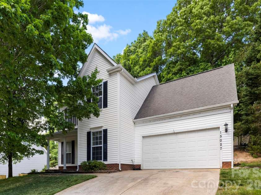 15027 Ashlight Drive, Charlotte, NC 28278.  MLS# CAR4374674, YatesRealty ID 22096. 