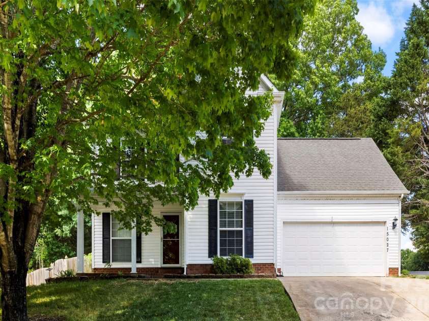 15027 Ashlight Drive, Charlotte, NC 28278.  MLS# CAR4374674, YatesRealty ID 22096. 