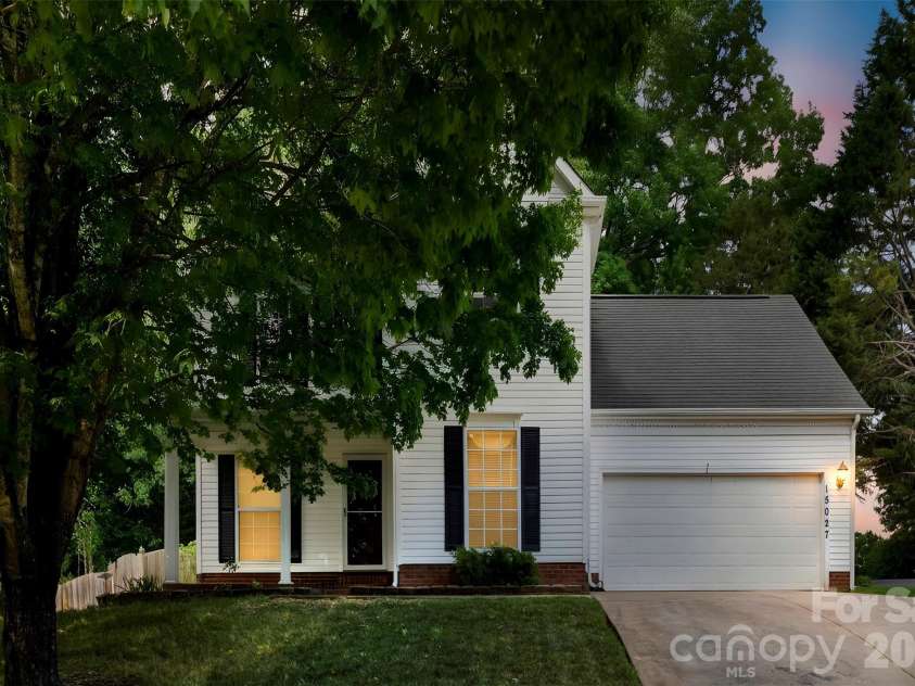 15027 Ashlight Drive, Charlotte, NC 28278.  MLS# CAR4374674, YatesRealty ID 22096. 