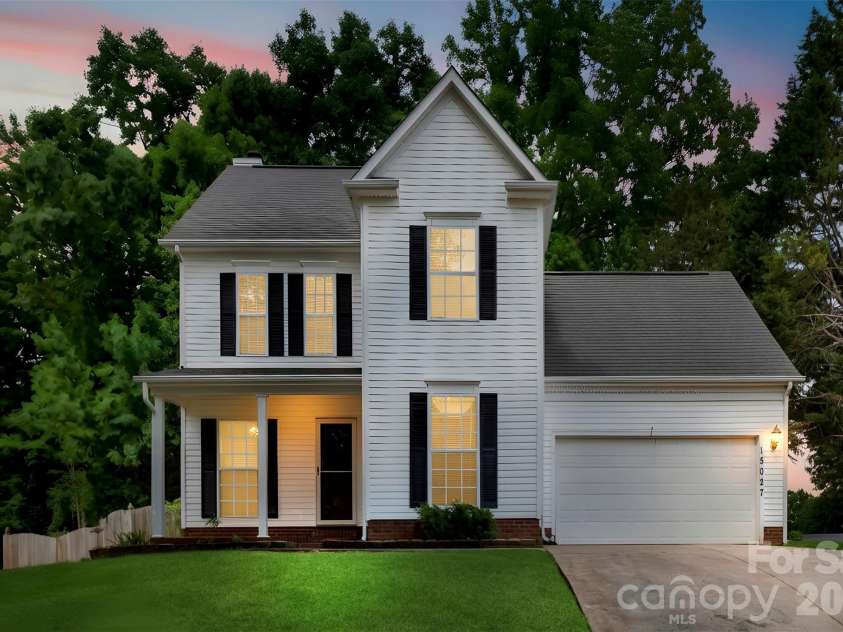 15027 Ashlight Drive, Charlotte, NC 28278.  MLS# CAR4374674, YatesRealty ID 22096. 