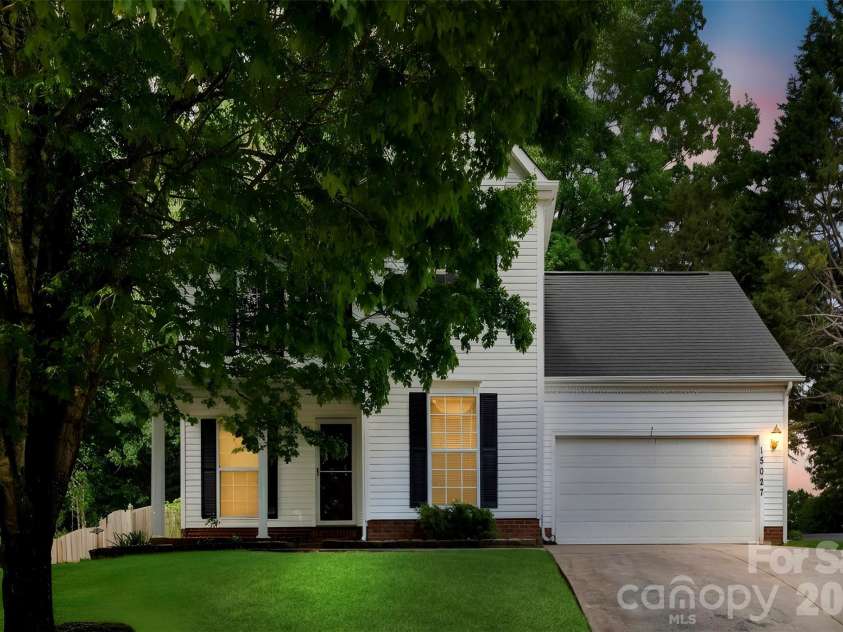 15027 Ashlight Drive, Charlotte, NC 28278.  MLS# CAR4374674, YatesRealty ID 22096. 