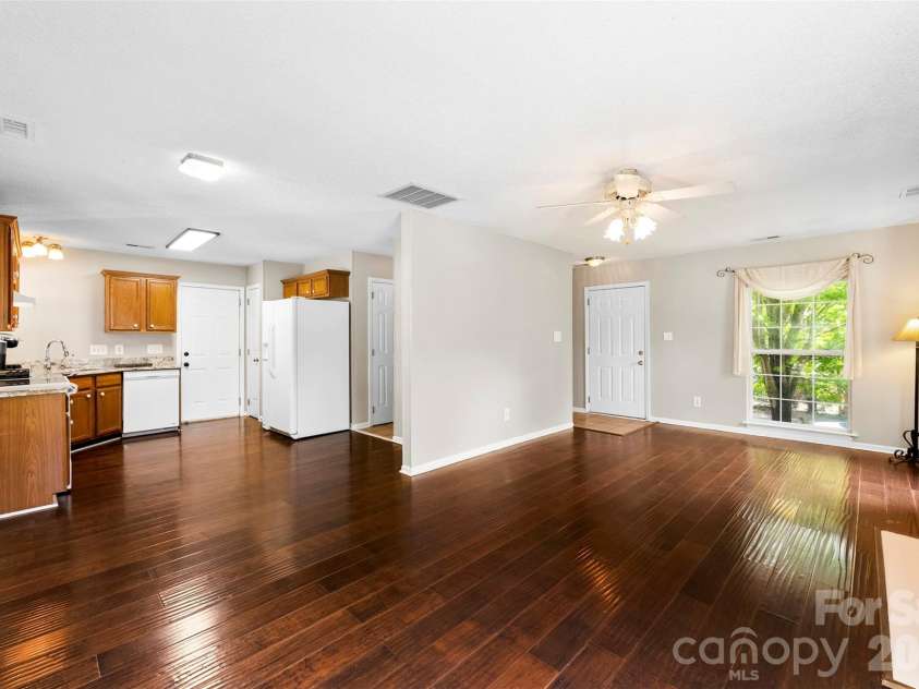 15027 Ashlight Drive, Charlotte, NC 28278.  MLS# CAR4374674, YatesRealty ID 22096. 