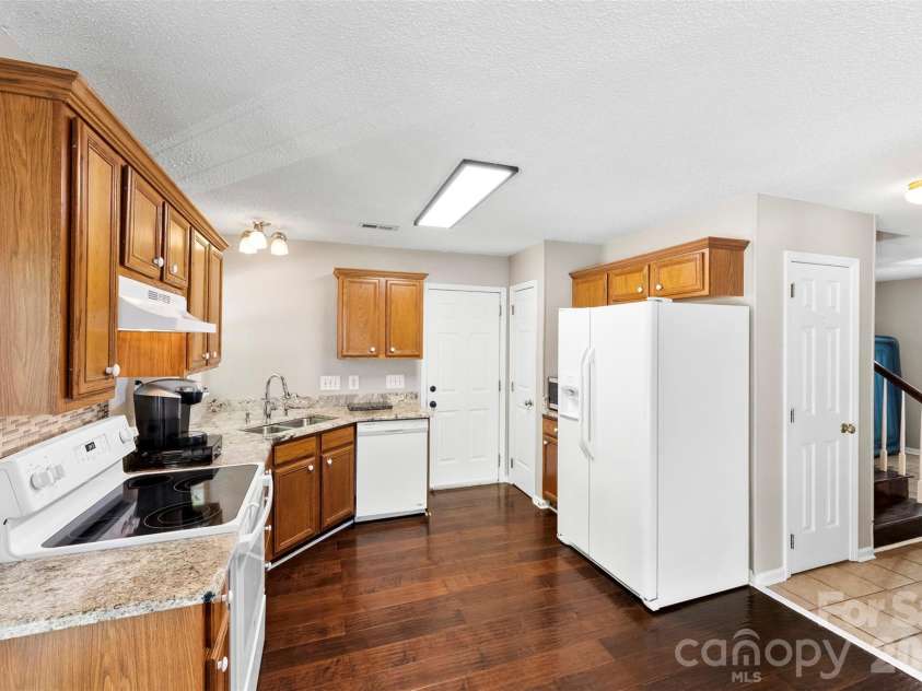 15027 Ashlight Drive, Charlotte, NC 28278.  MLS# CAR4374674, YatesRealty ID 22096. 