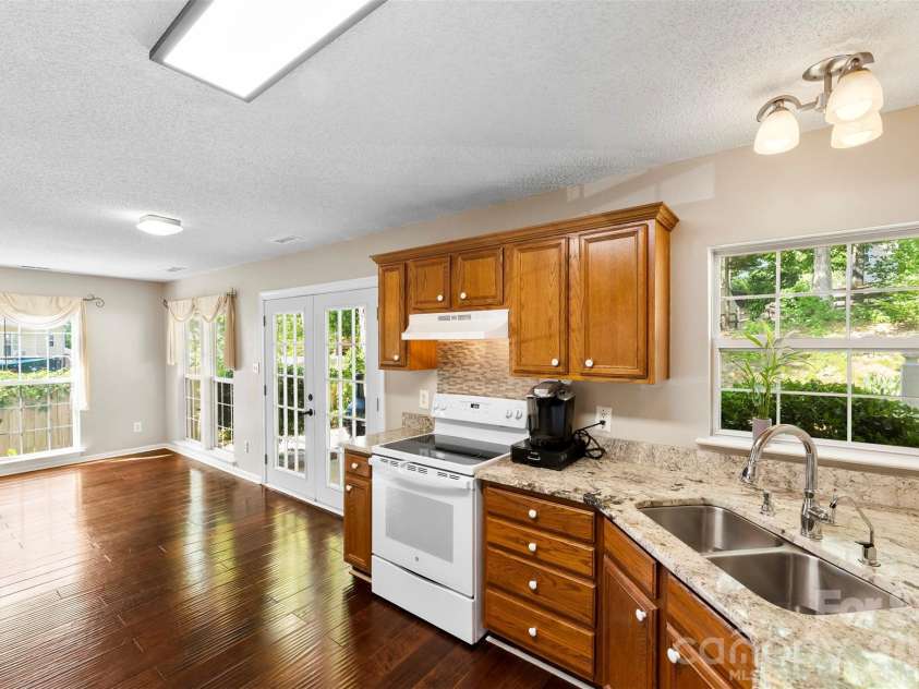 15027 Ashlight Drive, Charlotte, NC 28278.  MLS# CAR4374674, YatesRealty ID 22096. 