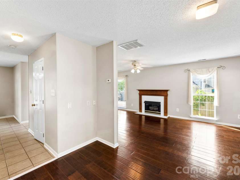 15027 Ashlight Drive, Charlotte, NC 28278.  MLS# CAR4374674, YatesRealty ID 22096. 