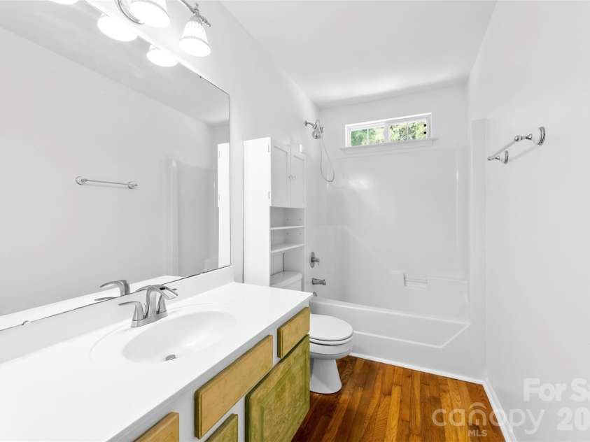 15027 Ashlight Drive, Charlotte, NC 28278.  MLS# CAR4374674, YatesRealty ID 22096. 