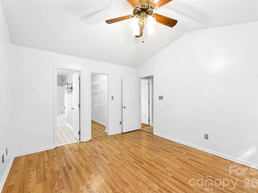 15027 Ashlight Drive, Charlotte, NC 28278.  MLS# CAR4374674, YatesRealty ID 22096. 