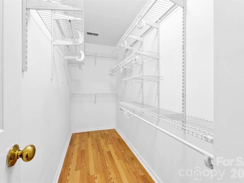 15027 Ashlight Drive, Charlotte, NC 28278.  MLS# CAR4374674, YatesRealty ID 22096. 