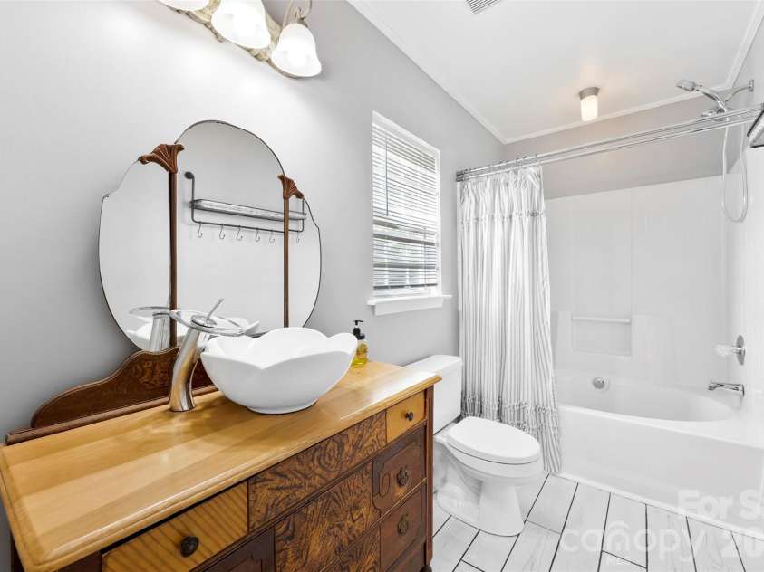 15027 Ashlight Drive, Charlotte, NC 28278.  MLS# CAR4374674, YatesRealty ID 22096. 