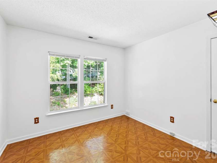 15027 Ashlight Drive, Charlotte, NC 28278.  MLS# CAR4374674, YatesRealty ID 22096. 