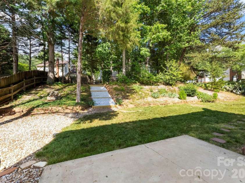 15027 Ashlight Drive, Charlotte, NC 28278.  MLS# CAR4374674, YatesRealty ID 22096. 