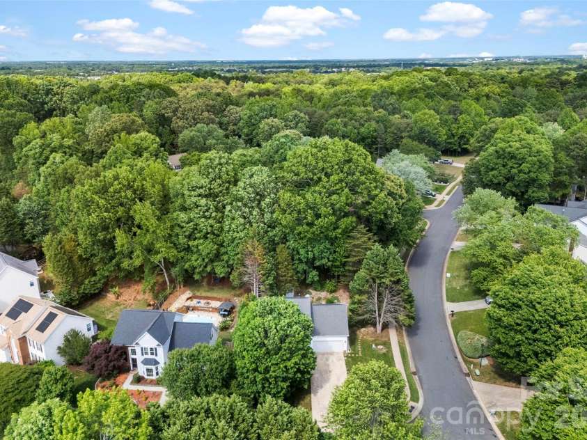 15027 Ashlight Drive, Charlotte, NC 28278.  MLS# CAR4374674, YatesRealty ID 22096. 