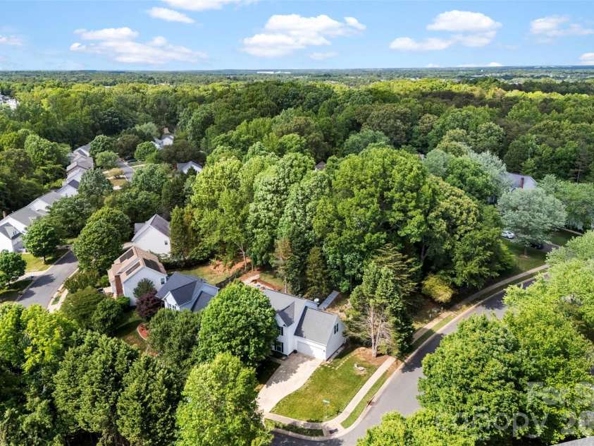 15027 Ashlight Drive, Charlotte, NC 28278.  MLS# CAR4374674, YatesRealty ID 22096. 