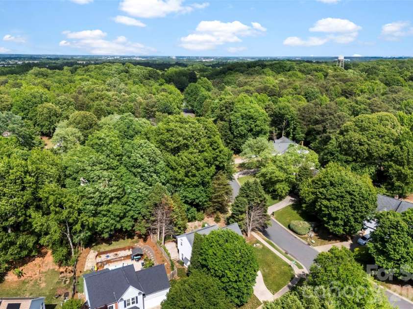 15027 Ashlight Drive, Charlotte, NC 28278.  MLS# CAR4374674, YatesRealty ID 22096. 