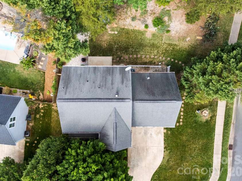 15027 Ashlight Drive, Charlotte, NC 28278.  MLS# CAR4374674, YatesRealty ID 22096. 