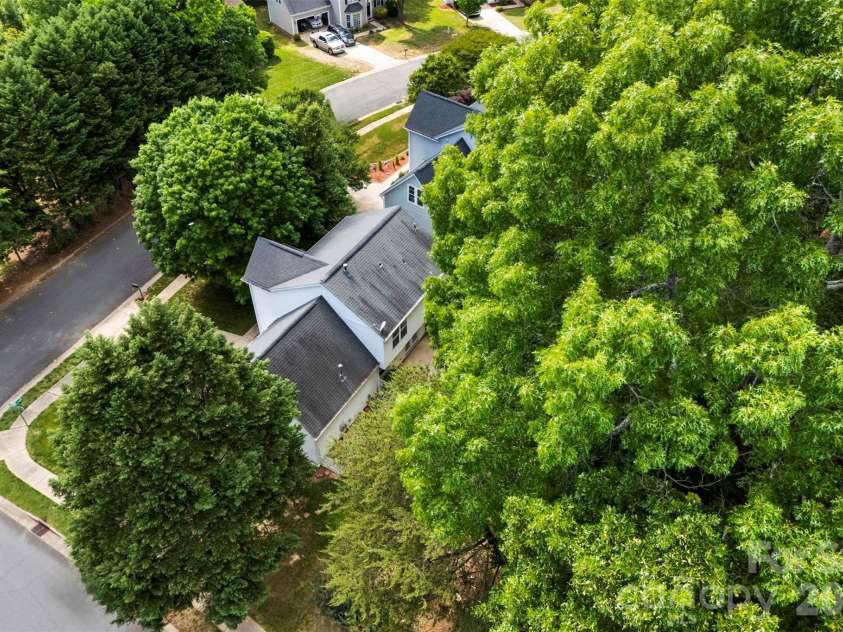 15027 Ashlight Drive, Charlotte, NC 28278.  MLS# CAR4374674, YatesRealty ID 22096. 