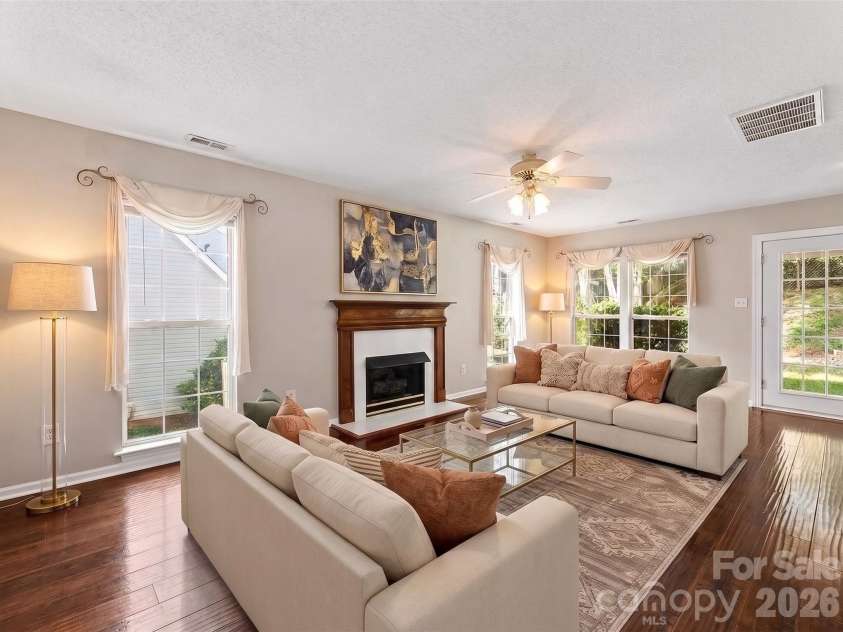 15027 Ashlight Drive, Charlotte, NC 28278.  MLS# CAR4374674, YatesRealty ID 22096. 