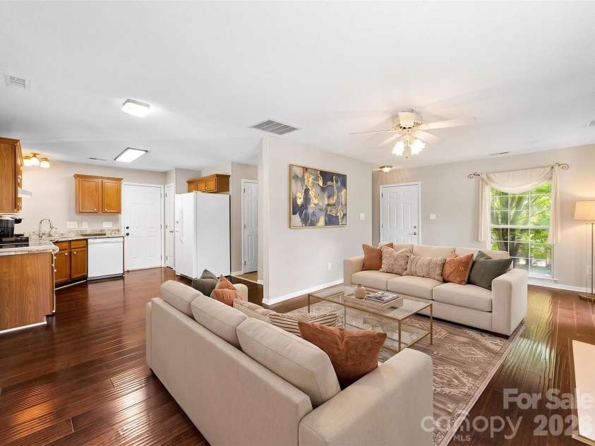 15027 Ashlight Drive, Charlotte, NC 28278.  MLS# CAR4374674, YatesRealty ID 22096. 
