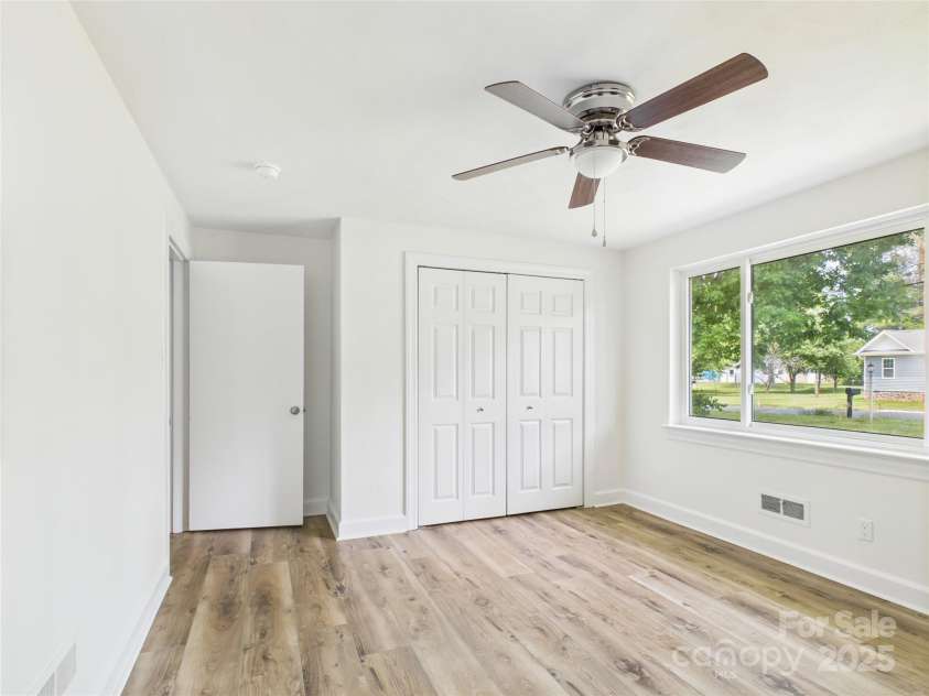 61 23rd Street, Hickory, NC 28601.  MLS# CAR4271746, YatesRealty ID 22096. 