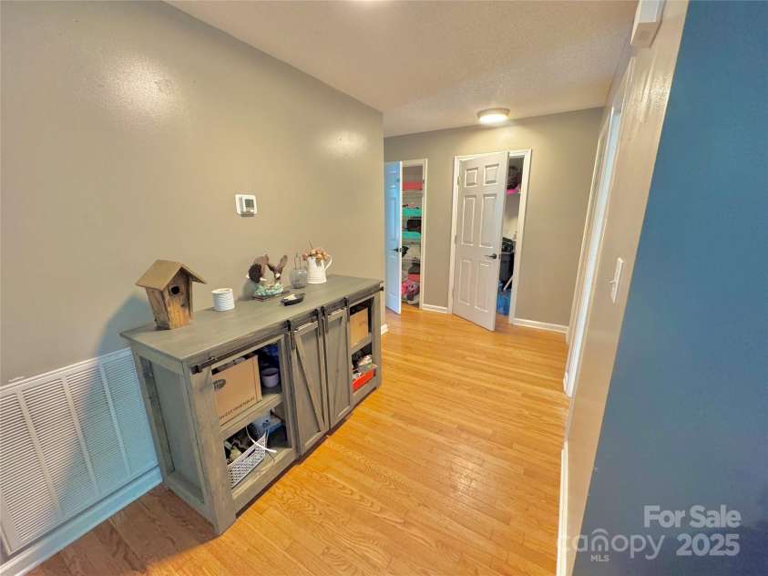 533 Tuckers Grove Road, Statesville, NC 28625.  MLS# CAR4260564, YatesRealty ID 22097. Hallway