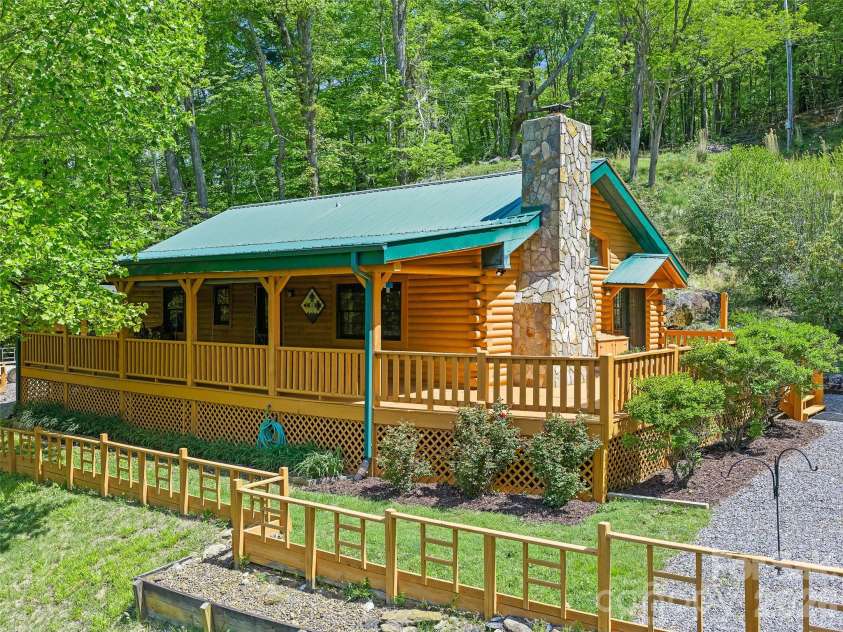 115 Sutton Ridge Road, Burnsville, NC 28714.  MLS# CAR4376173, YatesRealty ID 22099. 
