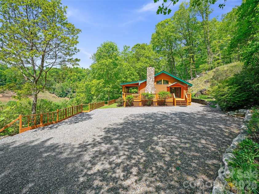 115 Sutton Ridge Road, Burnsville, NC 28714.  MLS# CAR4376173, YatesRealty ID 22099. 