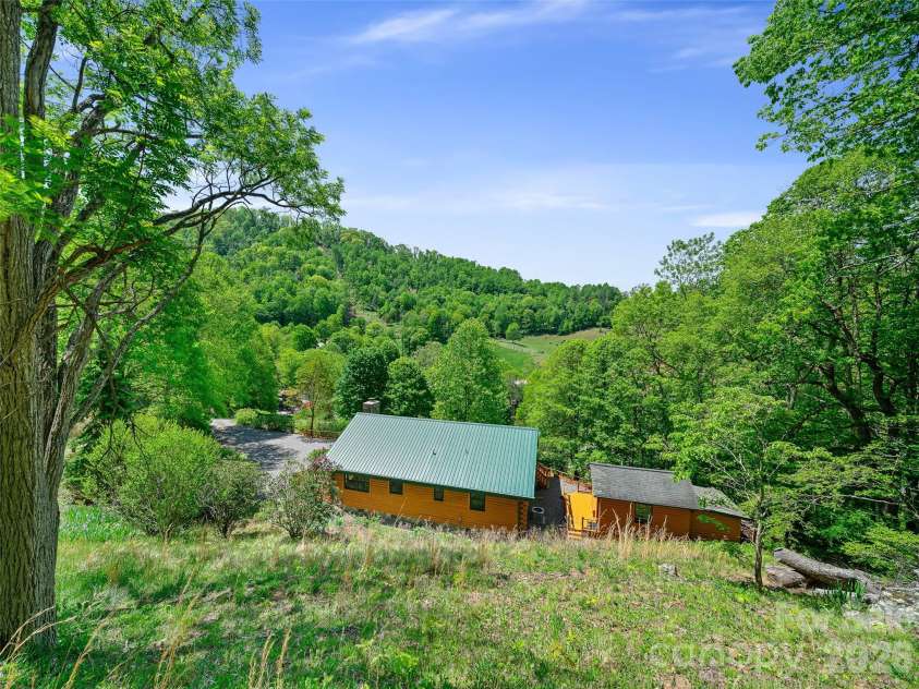 115 Sutton Ridge Road, Burnsville, NC 28714.  MLS# CAR4376173, YatesRealty ID 22099. 