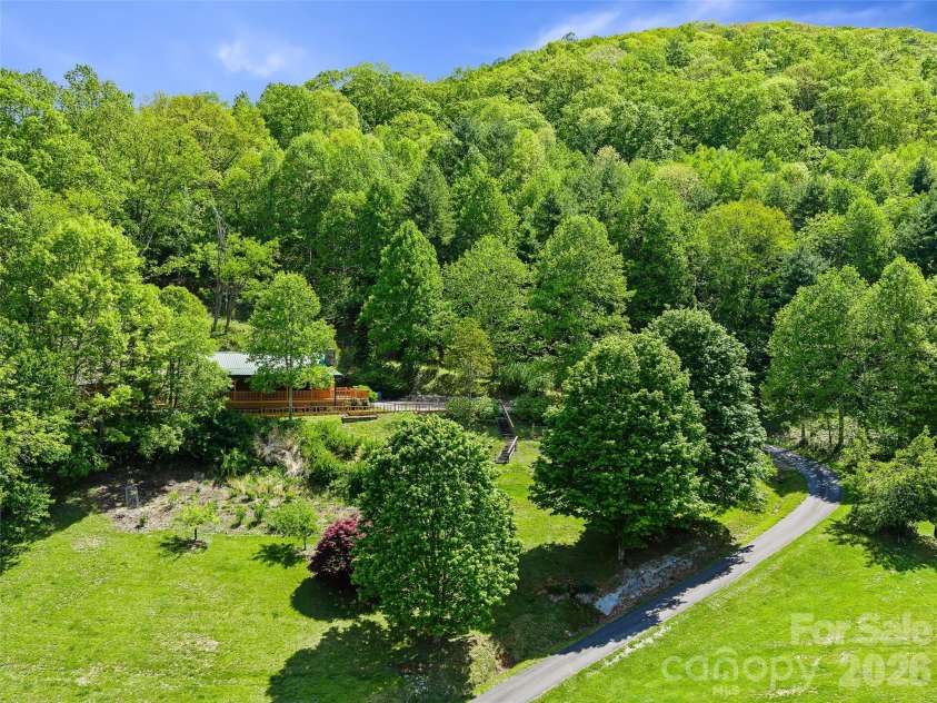 115 Sutton Ridge Road, Burnsville, NC 28714.  MLS# CAR4376173, YatesRealty ID 22099. 